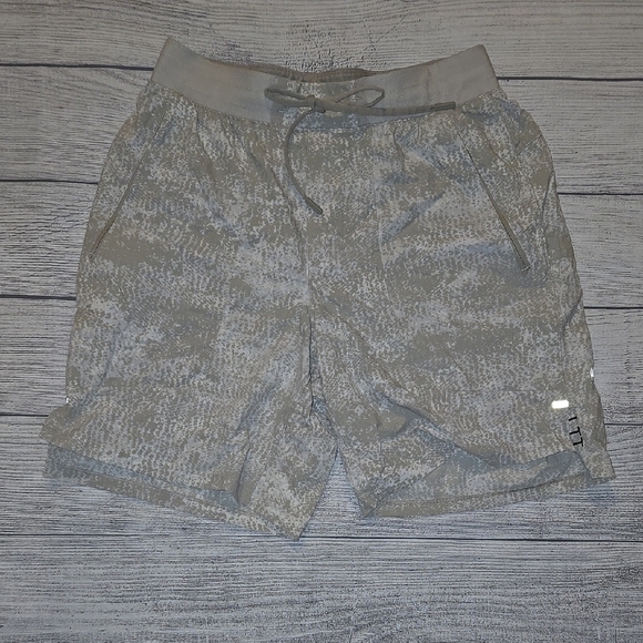 Lululemon Men's License to Train Linerless Shorts White/Cream Camo Size S - Picture 1 of 8